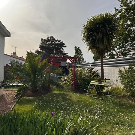 펜션 Maison Familiale Avec Grand Jardin Clos Et Parking Gratuit Aux Sables D'olonne Les Sables-dʼOlonne